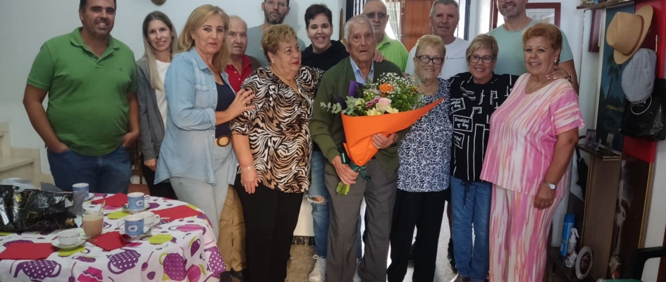 1.-NUESTRO VECINO ROBERTO BRAVO GARCÍA CUMPLE LOS 100 AÑOS
