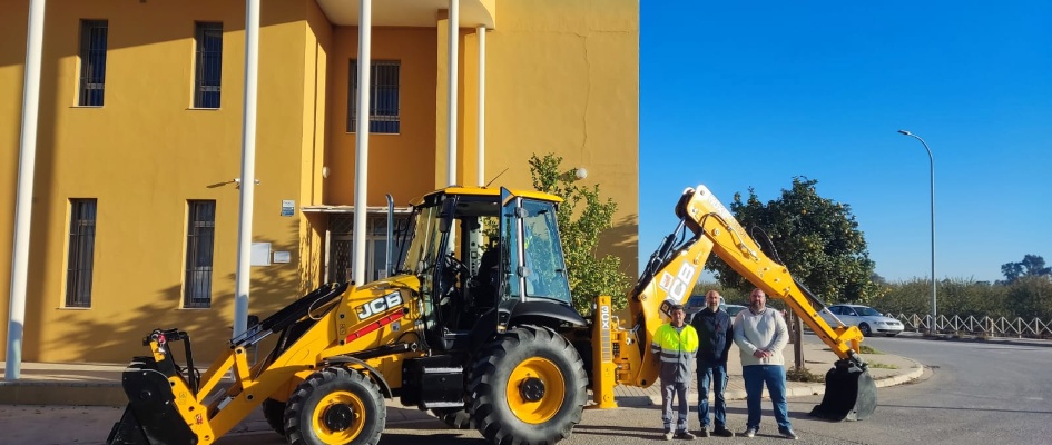 1.-NUEVA RETROEXCAVADORA