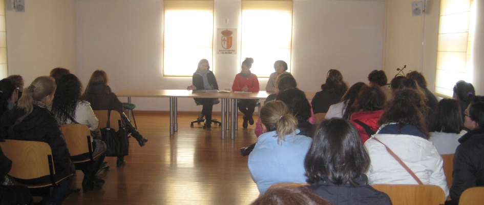 TALLER_DE_TRAJES_DE_FLAMENCA_2012_001.JPG