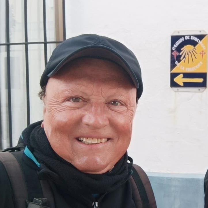 2.-Siguen visitando nuestro pueblo peregrinos