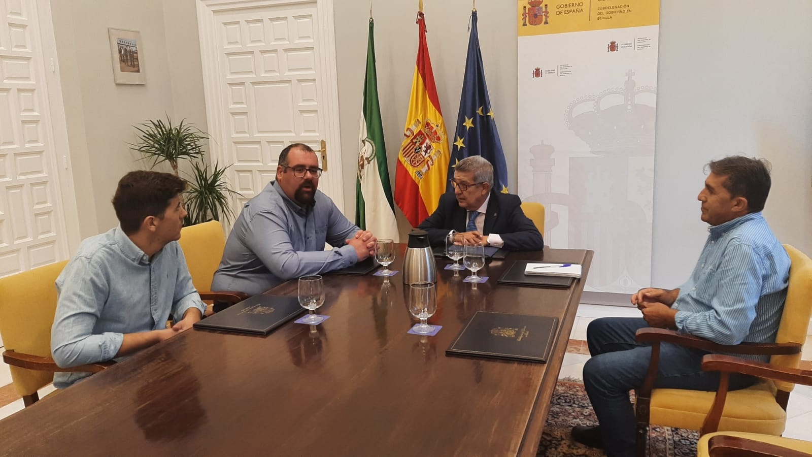 El alcalde de El Rubio visita al Subdelegado del Gobierno en Sevilla