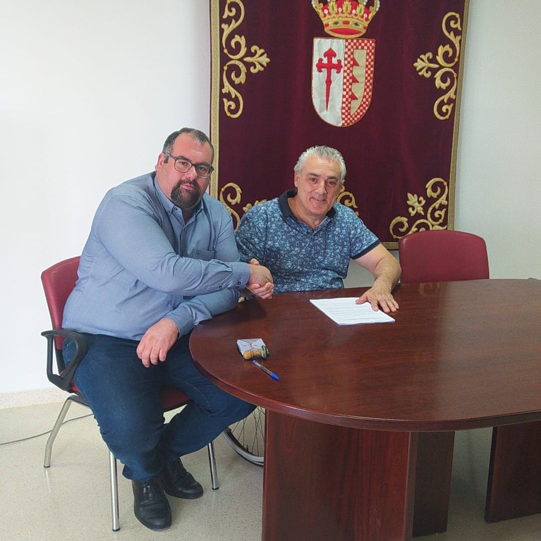 FIRMA DE CONVENIO ENTRE EL AYUNTAMIENTO DE EL RUBIO Y COCEMFE SEVILLA