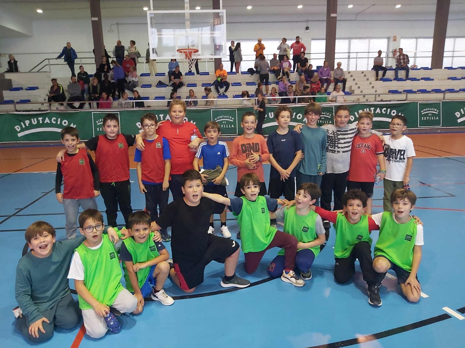 PRIMEROS PARTIDOS DE LA ESCUELA MUNICIPAL DE BALONCESTO EN LOS JUEGOS DEPORTIVOS