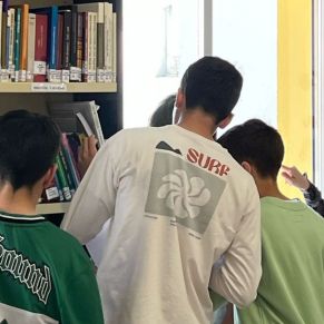 2.-EL ALUMNADO DEL INSTITUTO VISITA LA BIBLIOTECA MUNICIPAL CON MOTIVO DEL DÍA DEL LIBRO