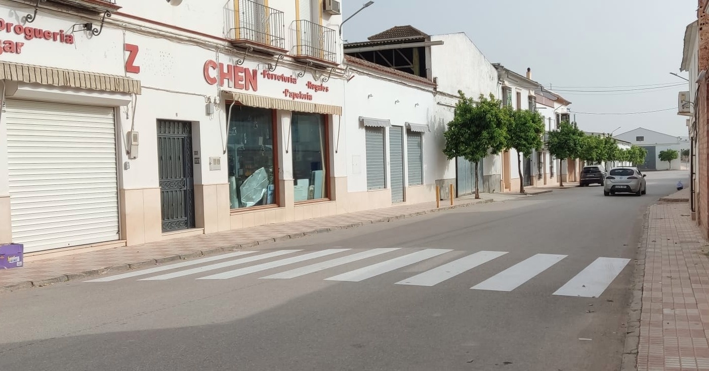2.-Pintado de pasos de peatones en El Rubio
