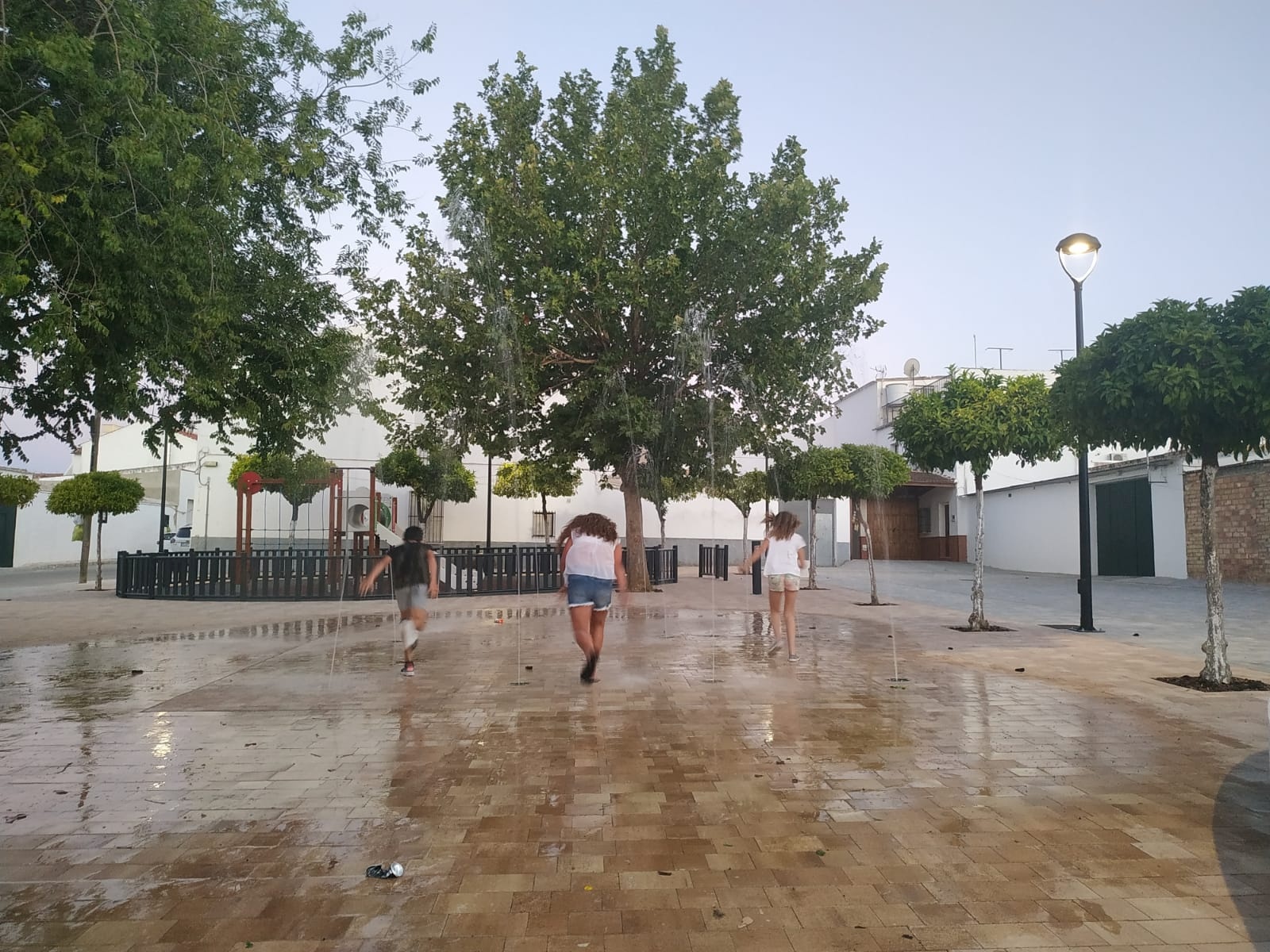 2.-YA SE PUEDE DISFRUTAR DE LA FUENTE DE LA PLAZA BOHÓRQUEZ