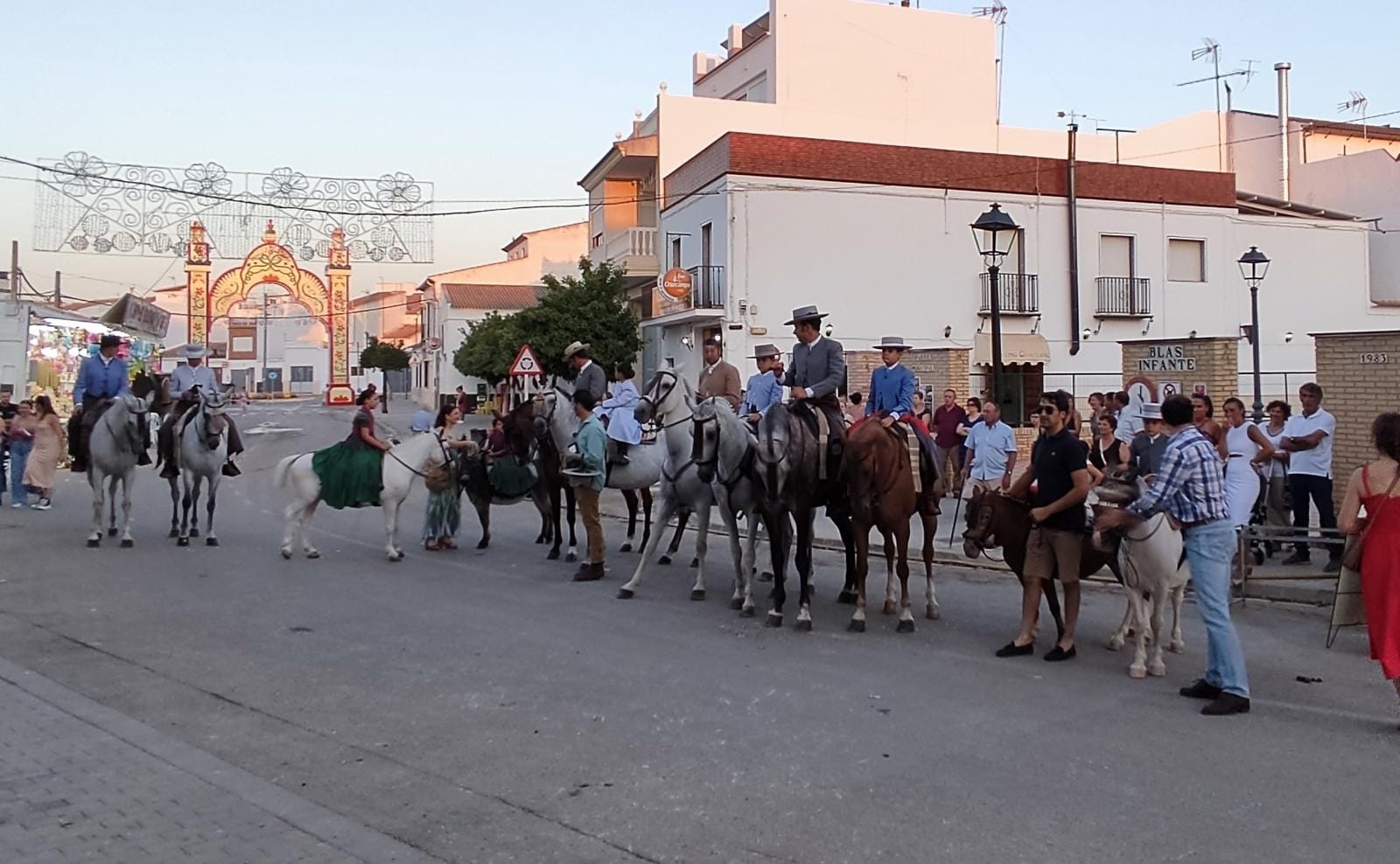 2022.-PASEO DE CABALLOS