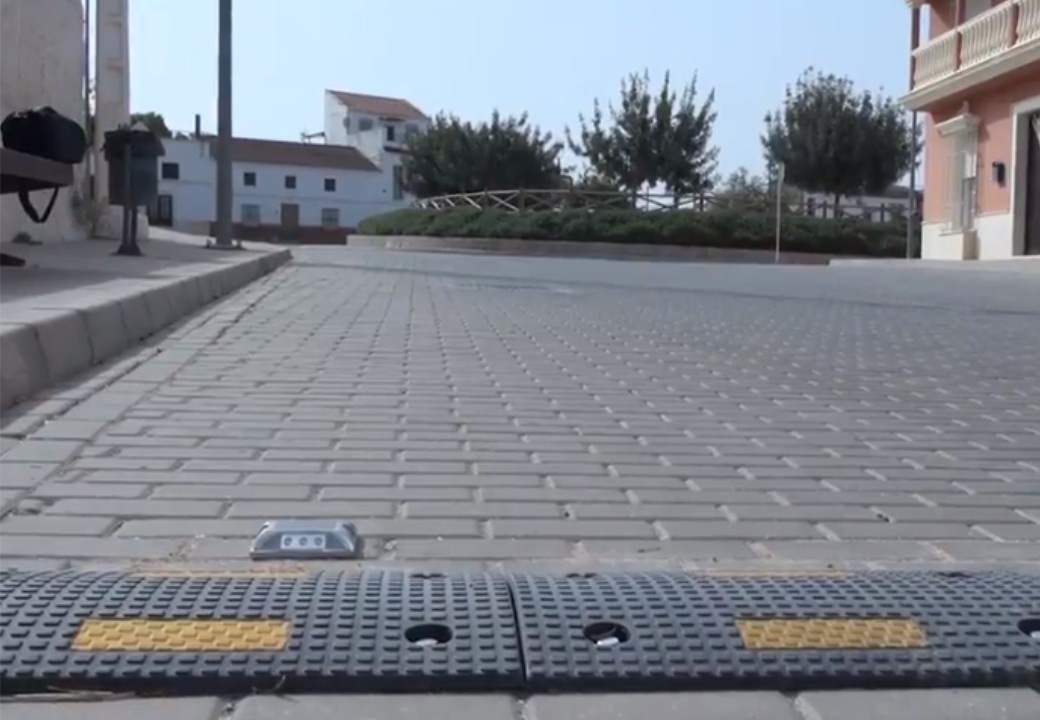 226.-Reductores de velocidad en tres calles de la localidad