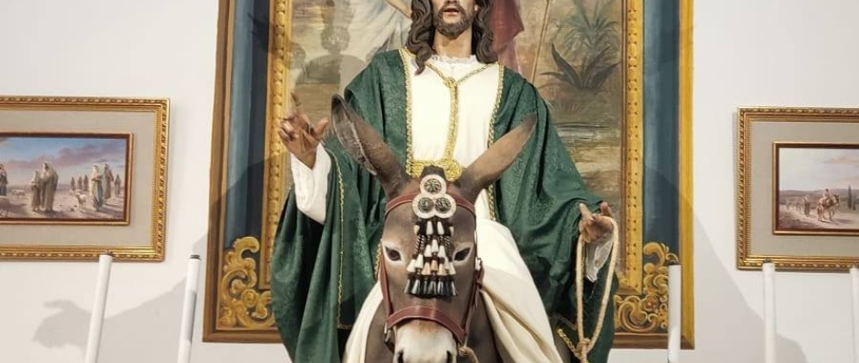 4.-El Ayuntamiento de El Rubio colabora en el pintado de la Capilla