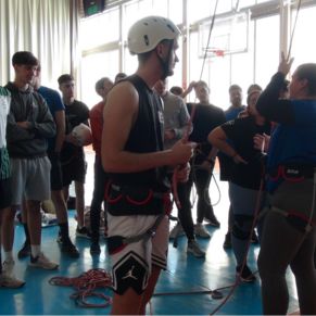 4.-Escalada en el rocódromo del pabellón municipal de El Rubio