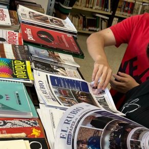 5.-EL ALUMNADO DEL INSTITUTO VISITA LA BIBLIOTECA MUNICIPAL CON MOTIVO DEL DÍA DEL LIBRO