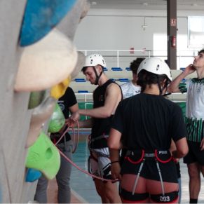 7.-Escalada en el rocódromo del pabellón municipal de El Rubio