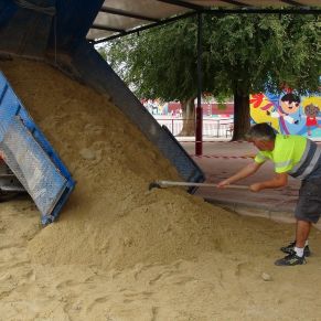 7.-RENOVACIÓN DE LOS ARENEROS DEL COLEGIO