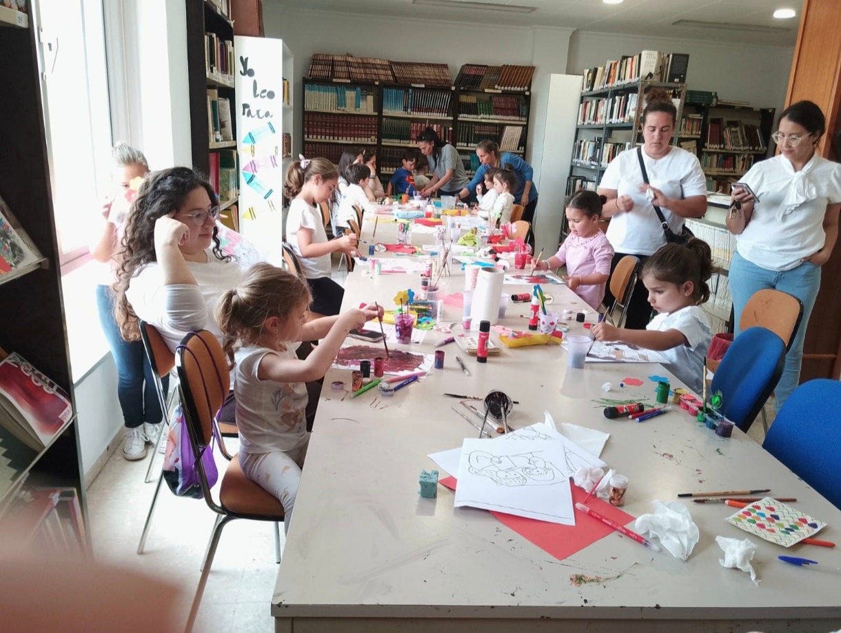 DÍA DE LA MADRE EN LA BIBLIOTECA PÚBLICA MUNICIPAL DE EL RUBIO