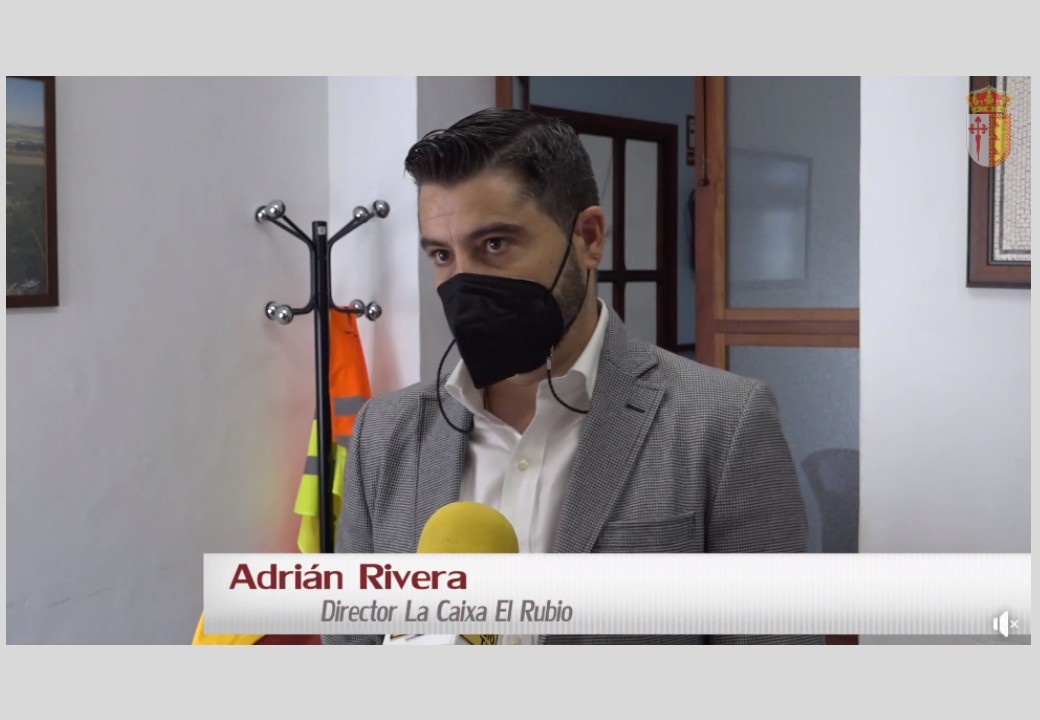 Entre el Ayuntamiento de El Rubio y Caixabank reparte material escolar